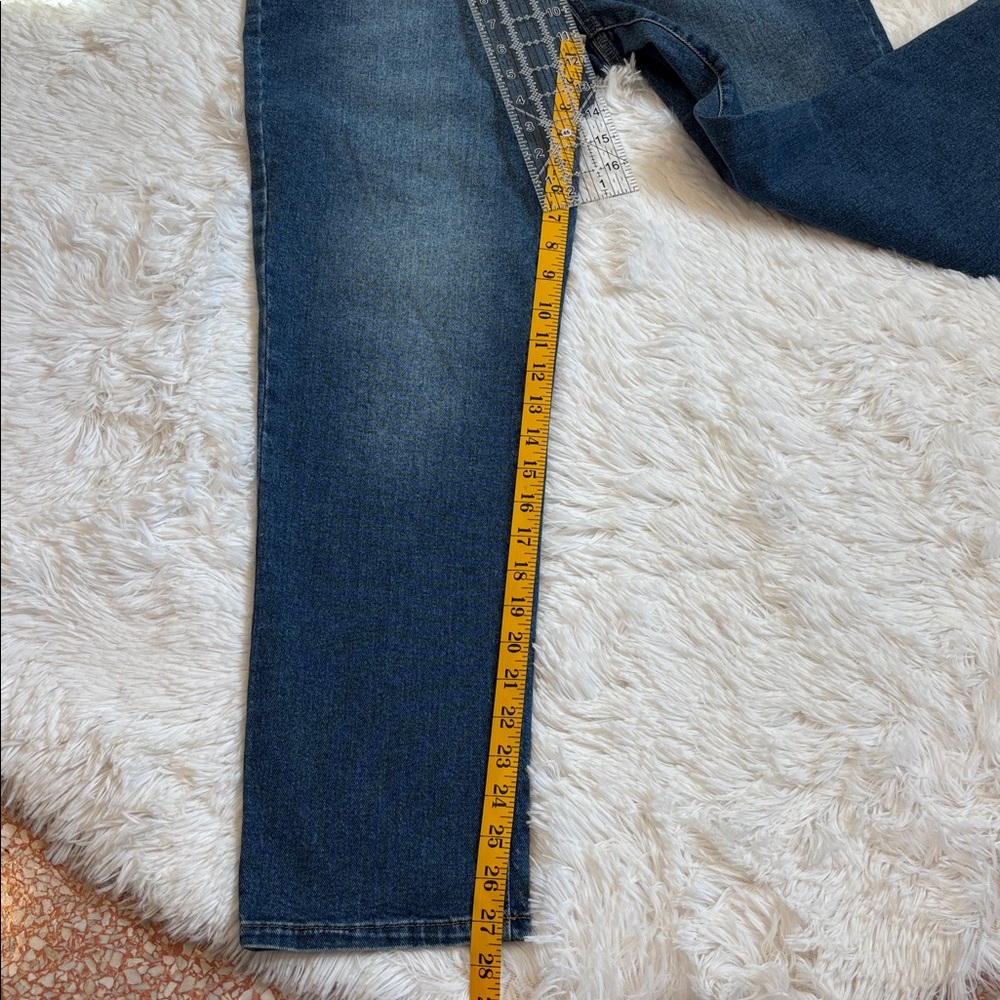 Women's Crown & Ivy High Rise
Vintage Straight Size 8 - Picture 8 of 10